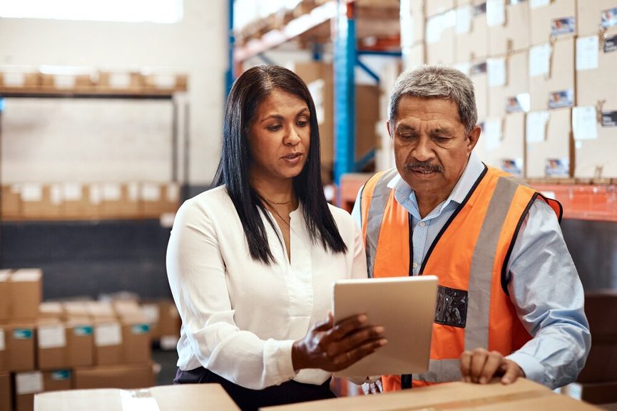 Entrepôt logistique avec inventaire physique en cours